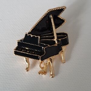 Elegant Goldtone  and Black Enamel Piano Brooch